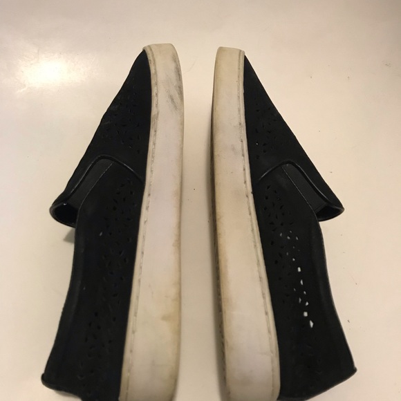 Women’s Vionic black leather laser cut shoe size not listed but shoe fits 9 1/2 - Picture 5 of 7